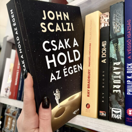 Könyvborító - Csak a hold az égen