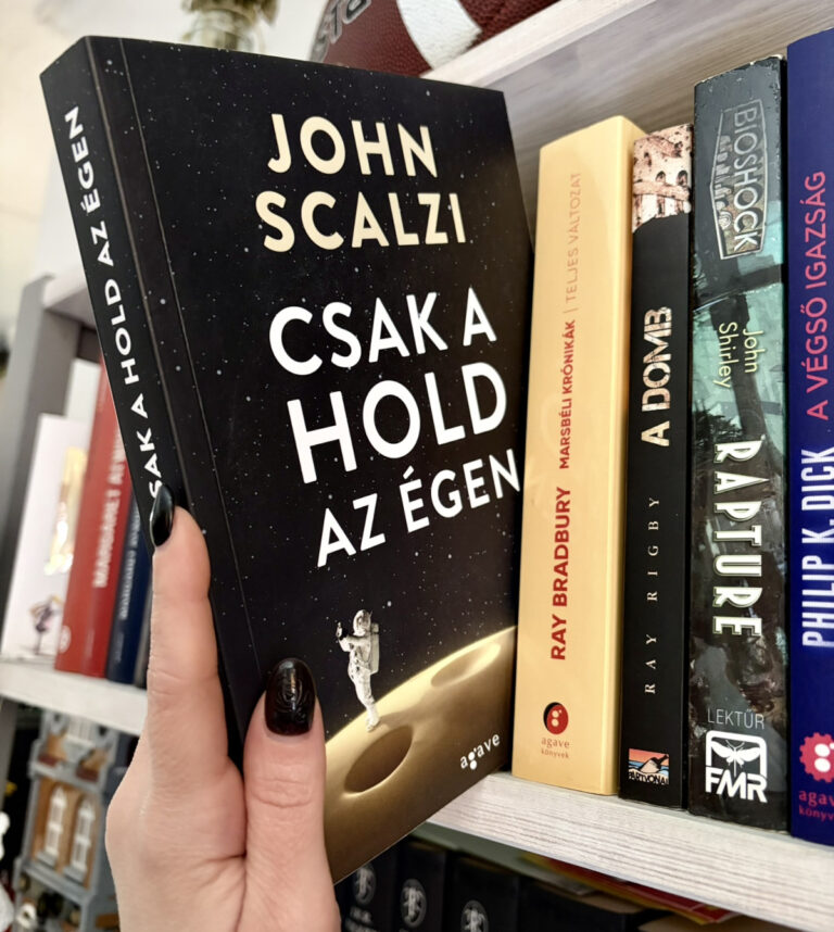 Könyvborító - Csak a hold az égen